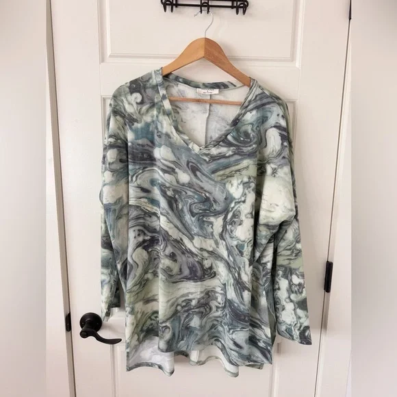 Zenana Marble Print V-Neck Long Sleeve Top – Size L - Picture 1 of 7